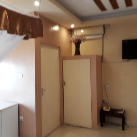 Brisk Hotel Triangle Njeru المظهر الخارجي الصورة