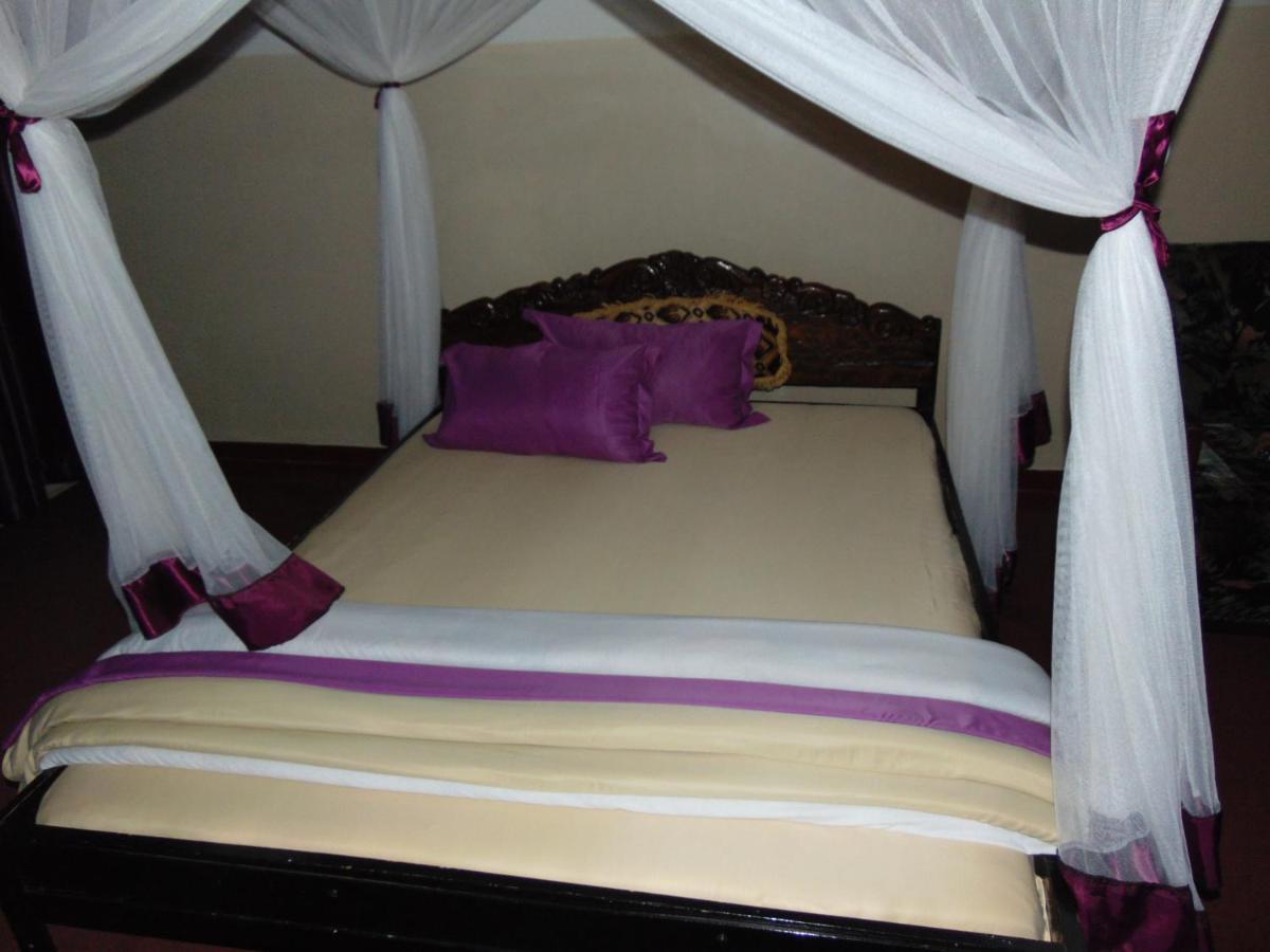 Brisk Hotel Triangle Njeru المظهر الخارجي الصورة