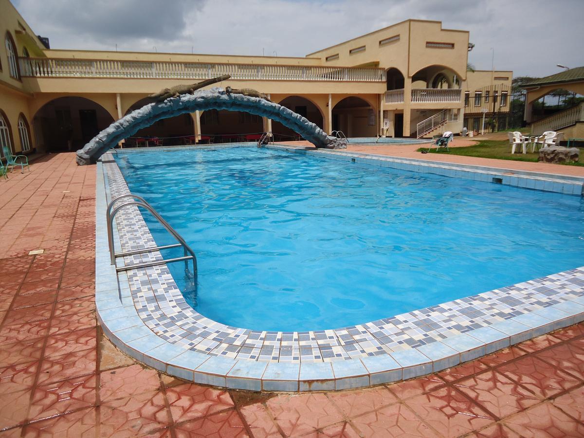 Brisk Hotel Triangle Njeru المظهر الخارجي الصورة