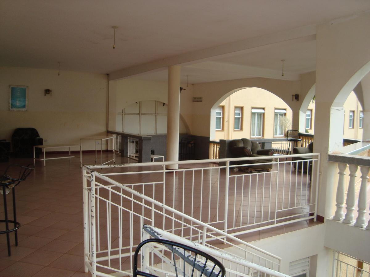 Brisk Hotel Triangle Njeru المظهر الخارجي الصورة