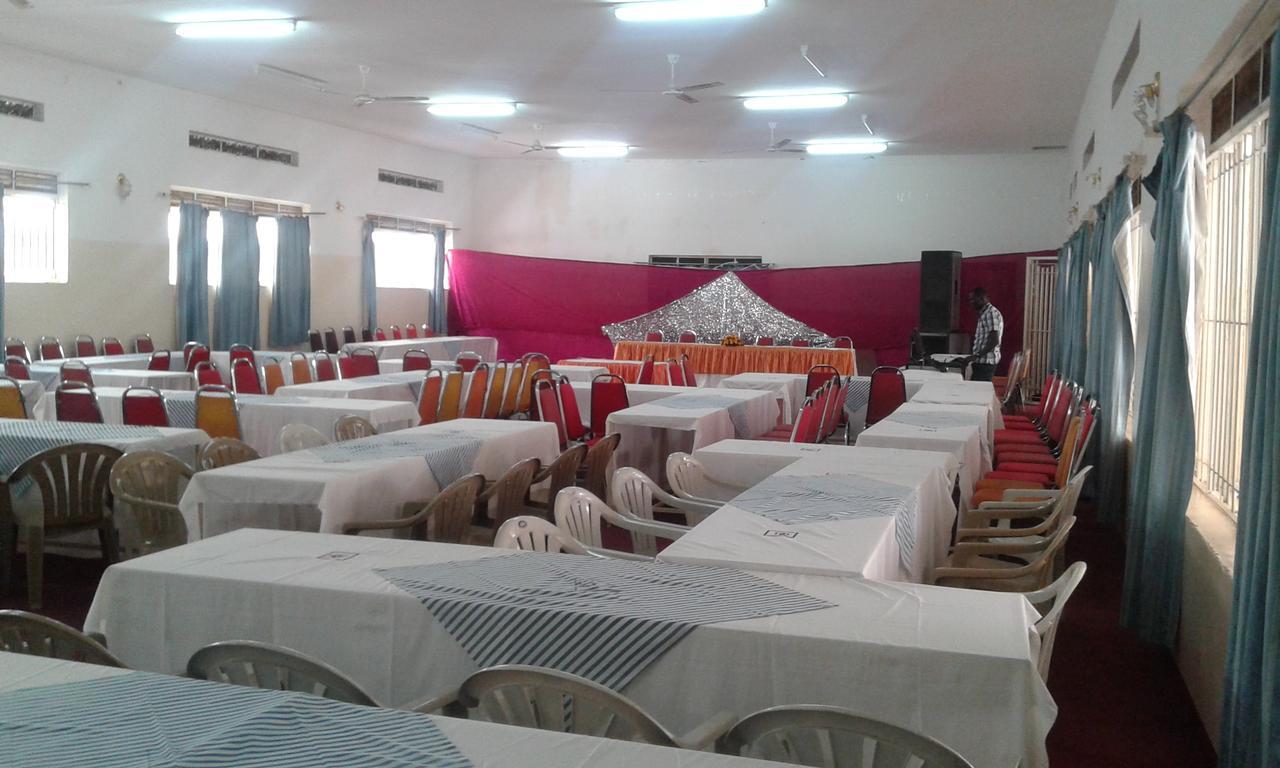 Brisk Hotel Triangle Njeru المظهر الخارجي الصورة