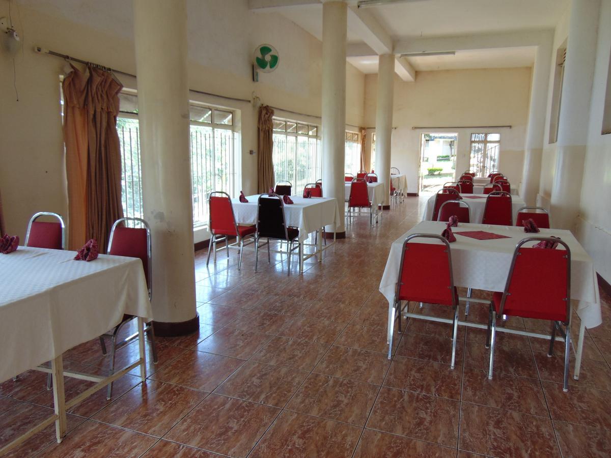 Brisk Hotel Triangle Njeru المظهر الخارجي الصورة