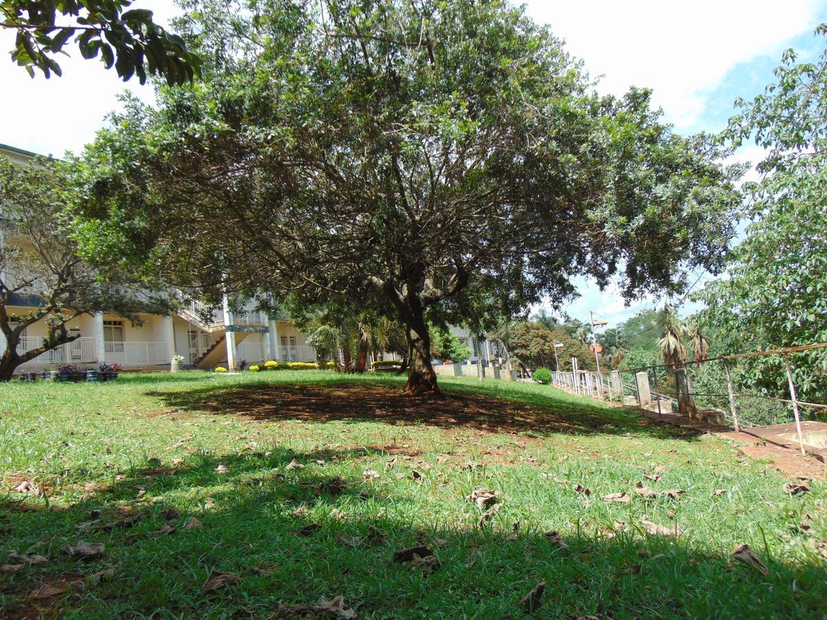 Brisk Hotel Triangle Njeru المظهر الخارجي الصورة