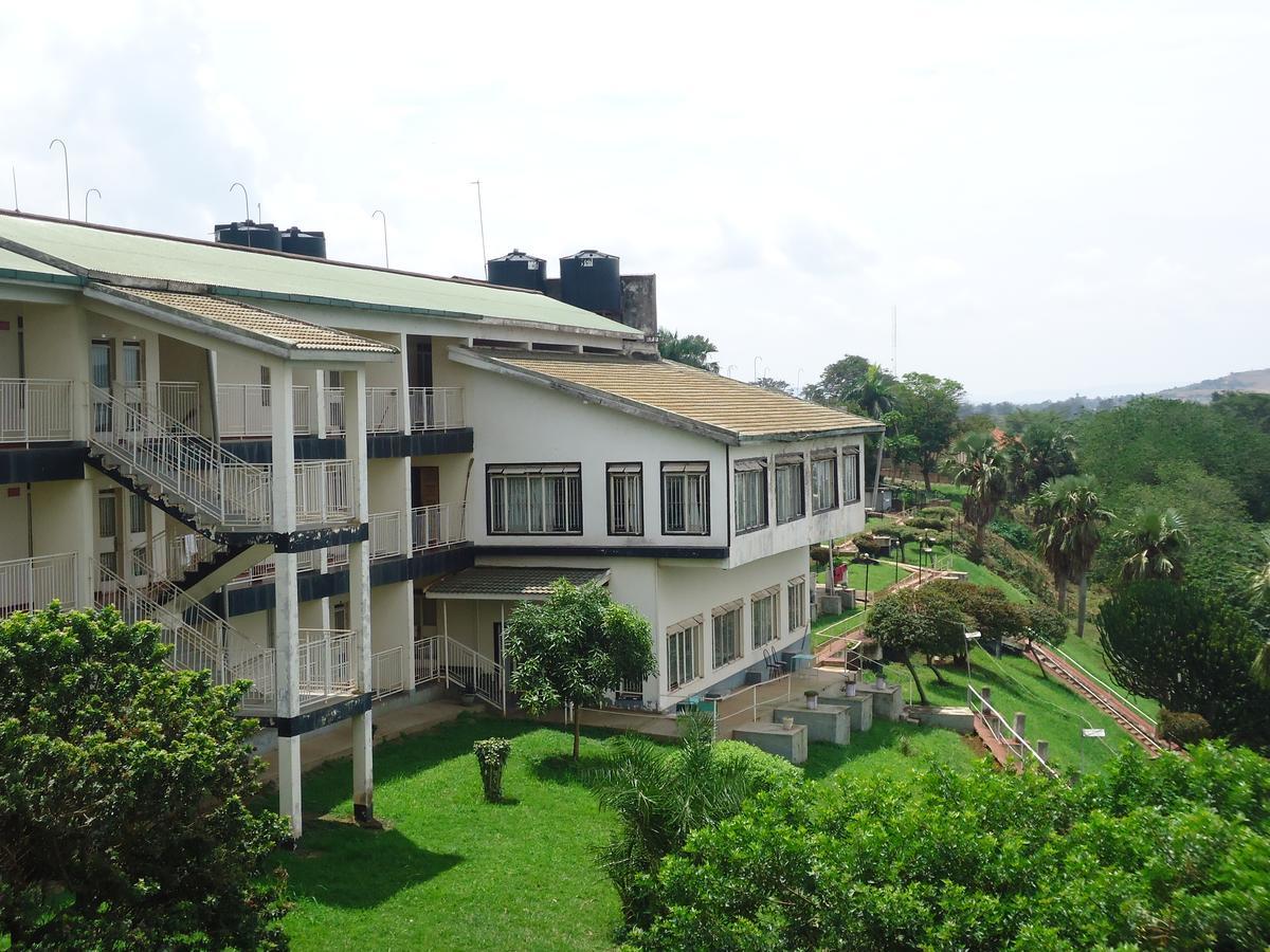 Brisk Hotel Triangle Njeru المظهر الخارجي الصورة