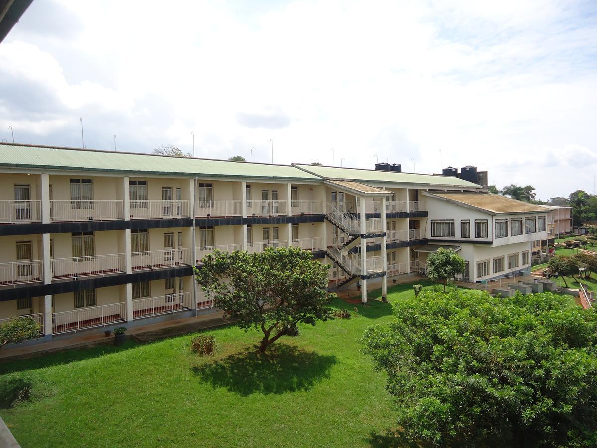 Brisk Hotel Triangle Njeru المظهر الخارجي الصورة