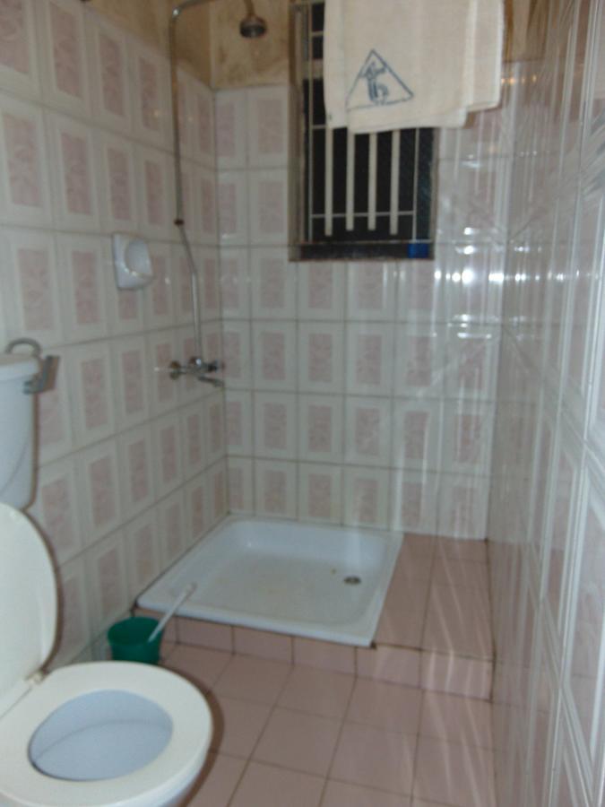 Brisk Hotel Triangle Njeru المظهر الخارجي الصورة