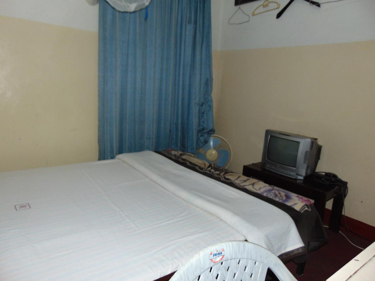 Brisk Hotel Triangle Njeru المظهر الخارجي الصورة