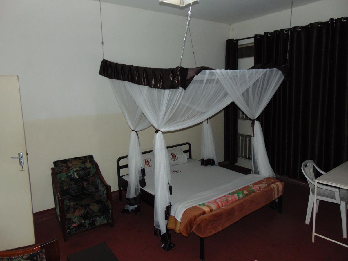 Brisk Hotel Triangle Njeru المظهر الخارجي الصورة