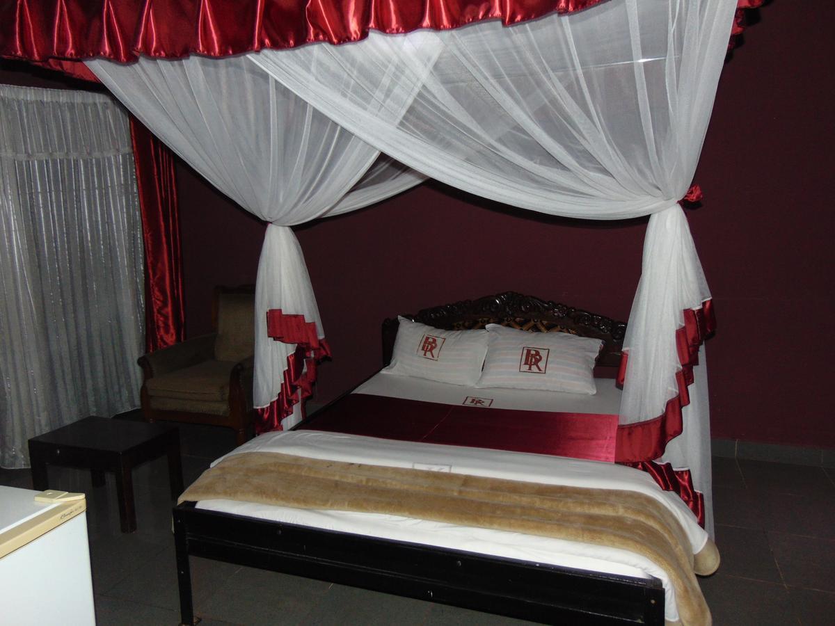 Brisk Hotel Triangle Njeru المظهر الخارجي الصورة