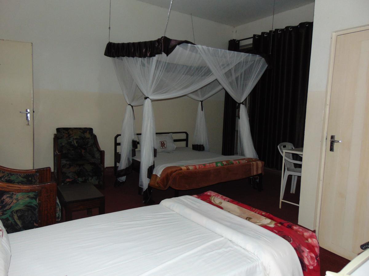Brisk Hotel Triangle Njeru المظهر الخارجي الصورة