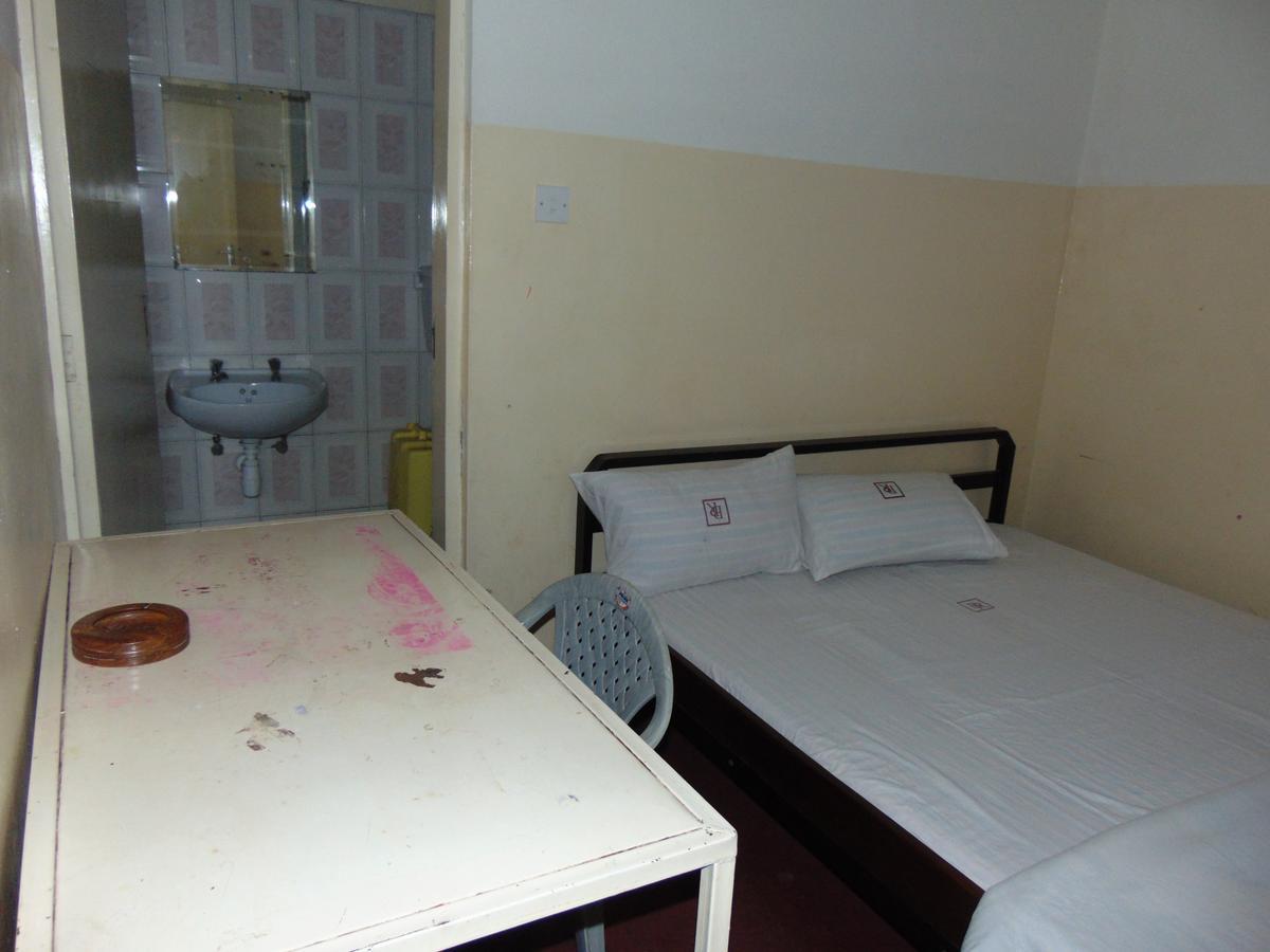Brisk Hotel Triangle Njeru المظهر الخارجي الصورة