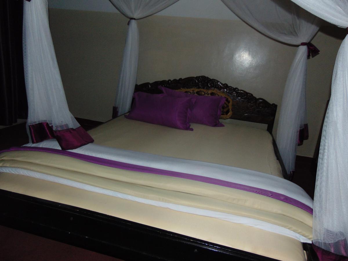 Brisk Hotel Triangle Njeru المظهر الخارجي الصورة