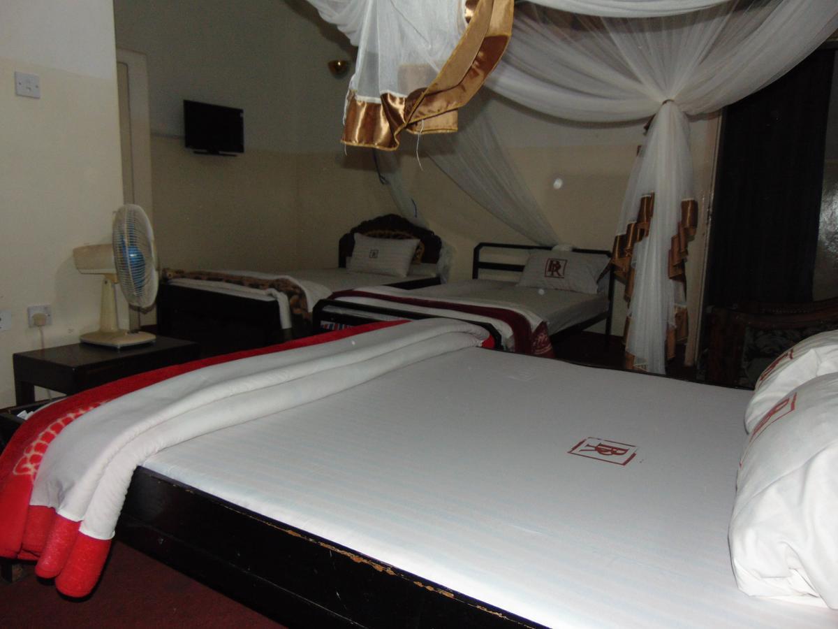 Brisk Hotel Triangle Njeru المظهر الخارجي الصورة