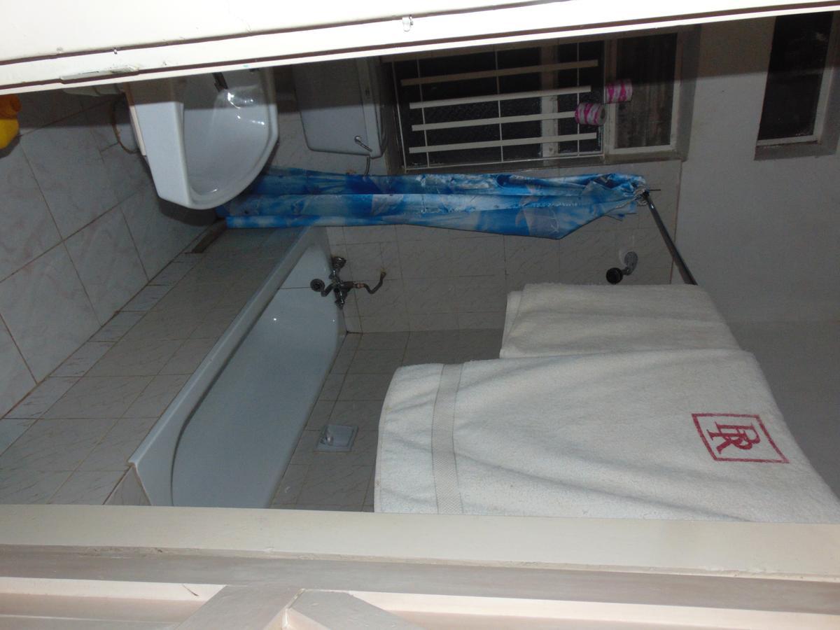 Brisk Hotel Triangle Njeru المظهر الخارجي الصورة