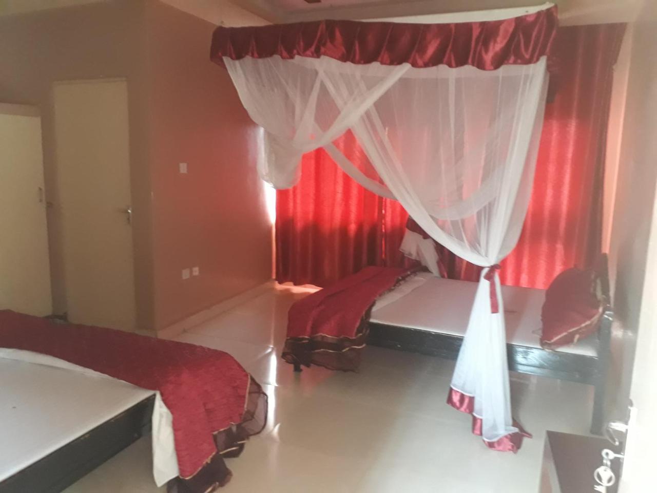 Brisk Hotel Triangle Njeru المظهر الخارجي الصورة
