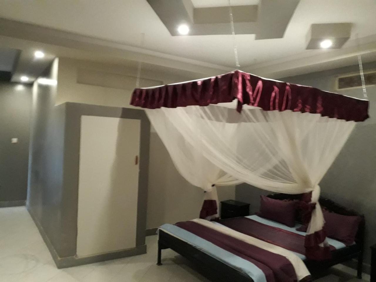 Brisk Hotel Triangle Njeru المظهر الخارجي الصورة