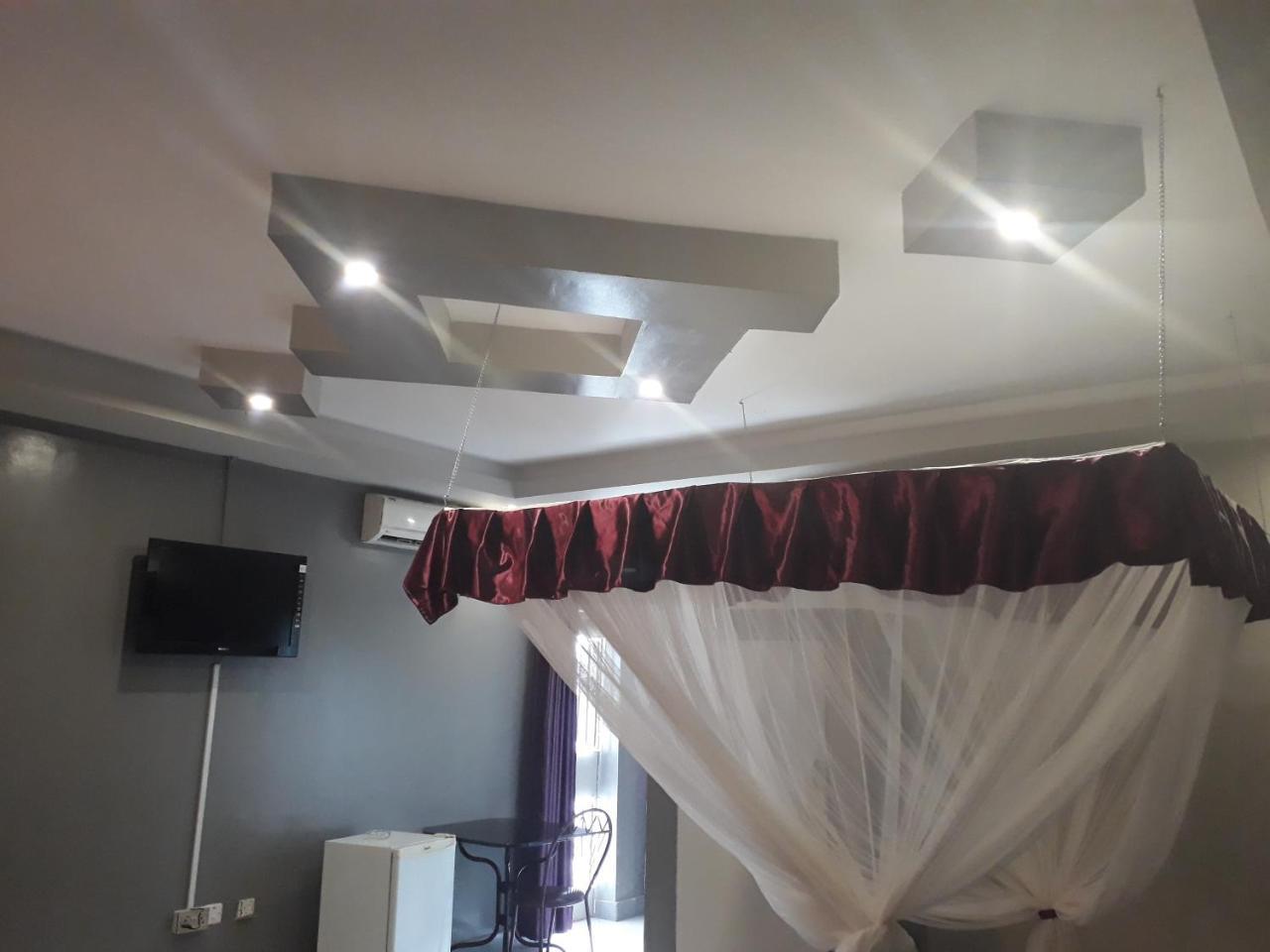 Brisk Hotel Triangle Njeru المظهر الخارجي الصورة